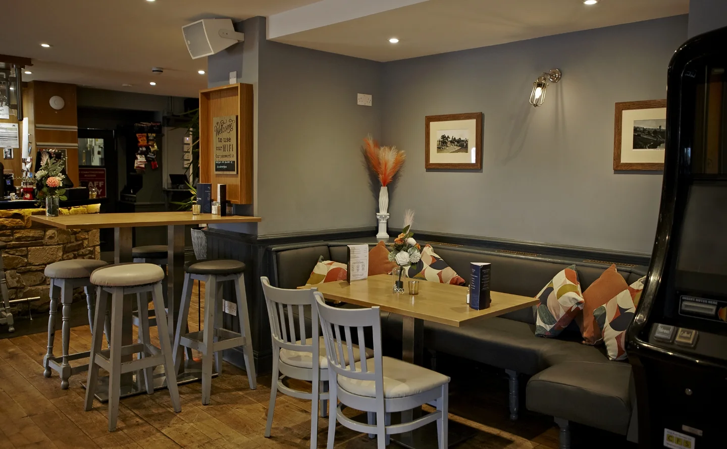 Hapton Inn seating and bar